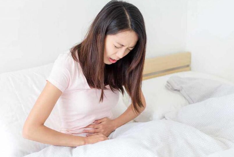 Durerea abdominală este un simptom comun al infecției cu viermi. 